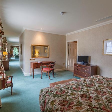 Luton Hoo Hotel, Golf And Spa Exteriér fotografie A bedroom at the hotel