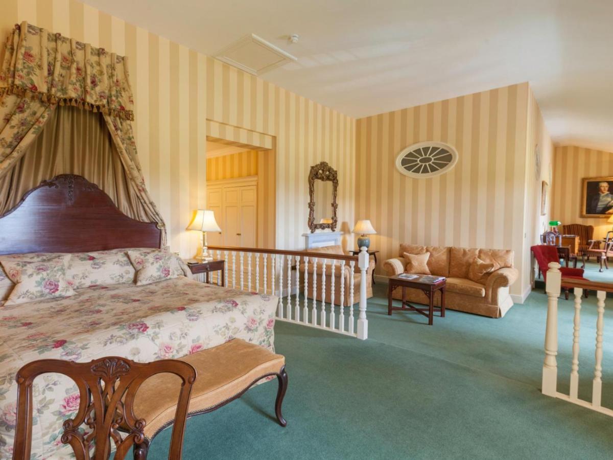 Luton Hoo Hotel, Golf And Spa Exteriér fotografie A suite at the hotel