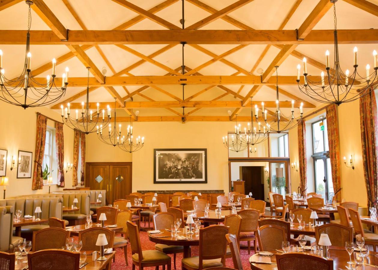 Luton Hoo Hotel, Golf And Spa Exteriér fotografie The dining room at the Royal Hotel
