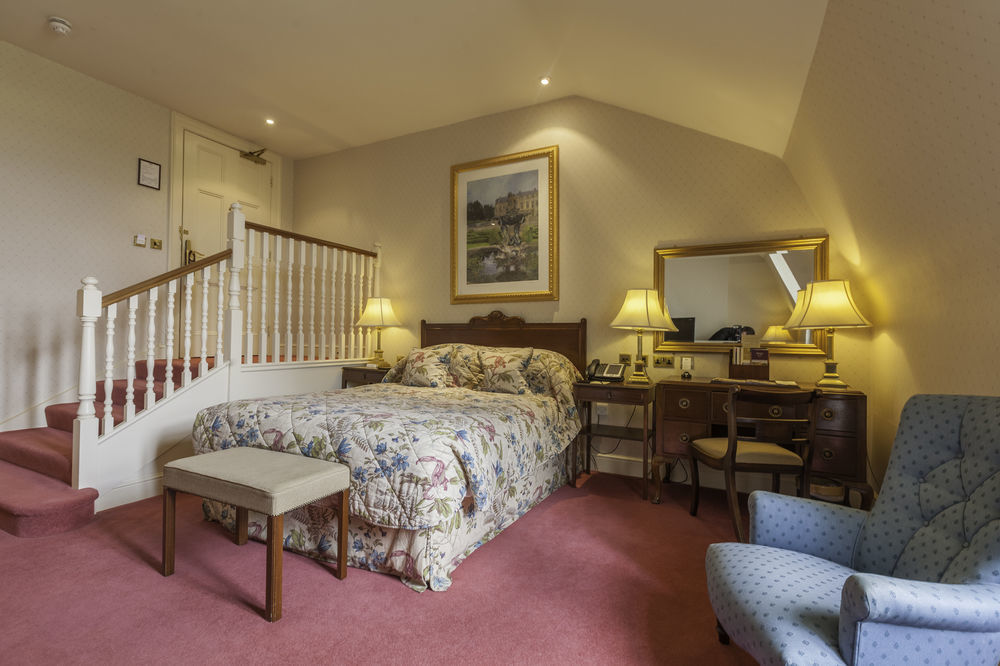 Luton Hoo Hotel, Golf And Spa Exteriér fotografie A bedroom at the hotel