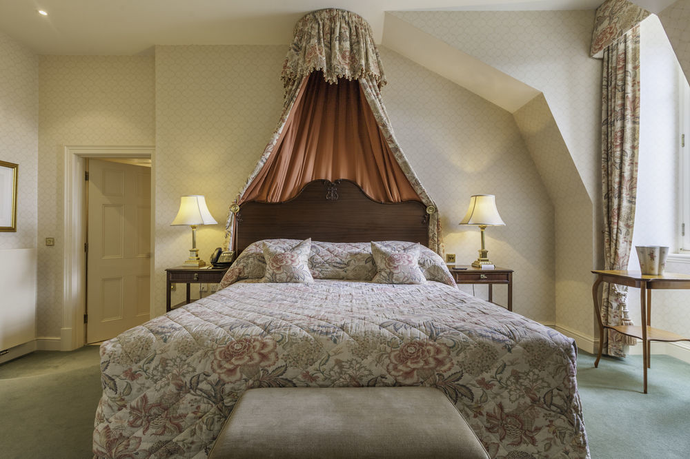 Luton Hoo Hotel, Golf And Spa Exteriér fotografie A bedroom at the hotel