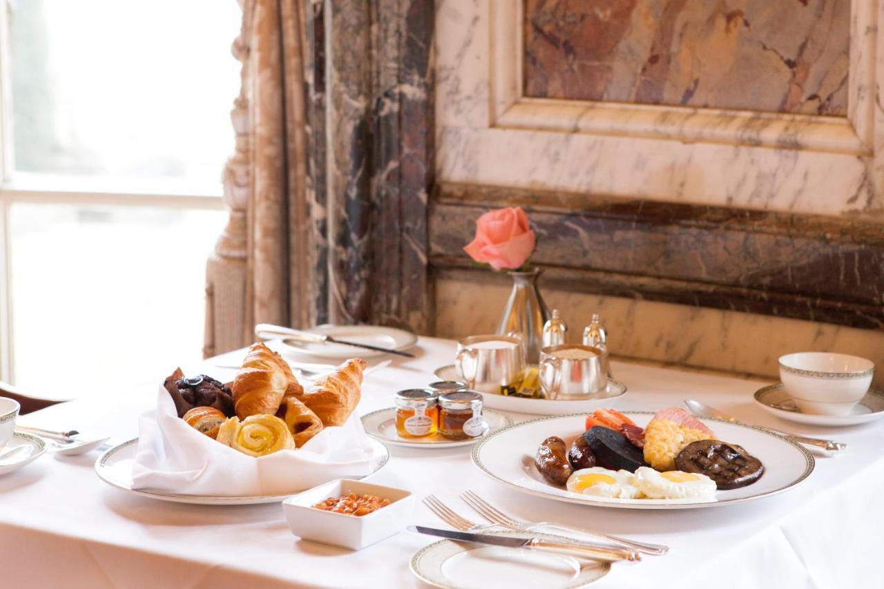 Luton Hoo Hotel, Golf And Spa Exteriér fotografie Breakfast at the Ritz